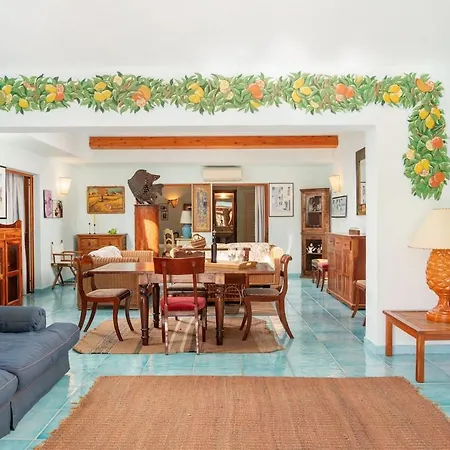 Βίλα Just Steps From The Sea