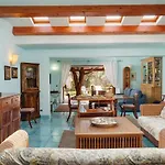 Just Steps From The Sea Porto Rafael