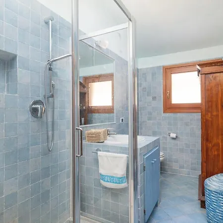 Villa Just Steps From The Sea