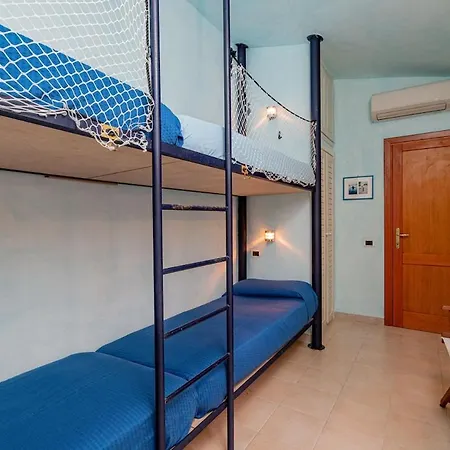 Villa Just Steps From The Sea *