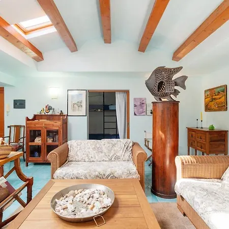 Just Steps From The Sea *